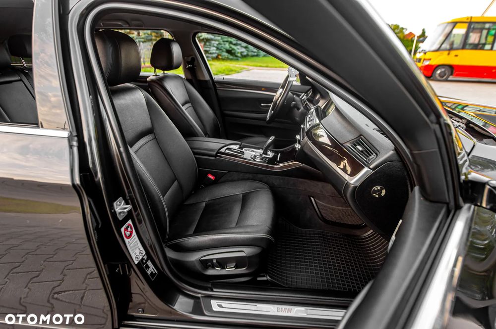 BMW Seria 5 530d Sport-Aut Luxury Line - 7