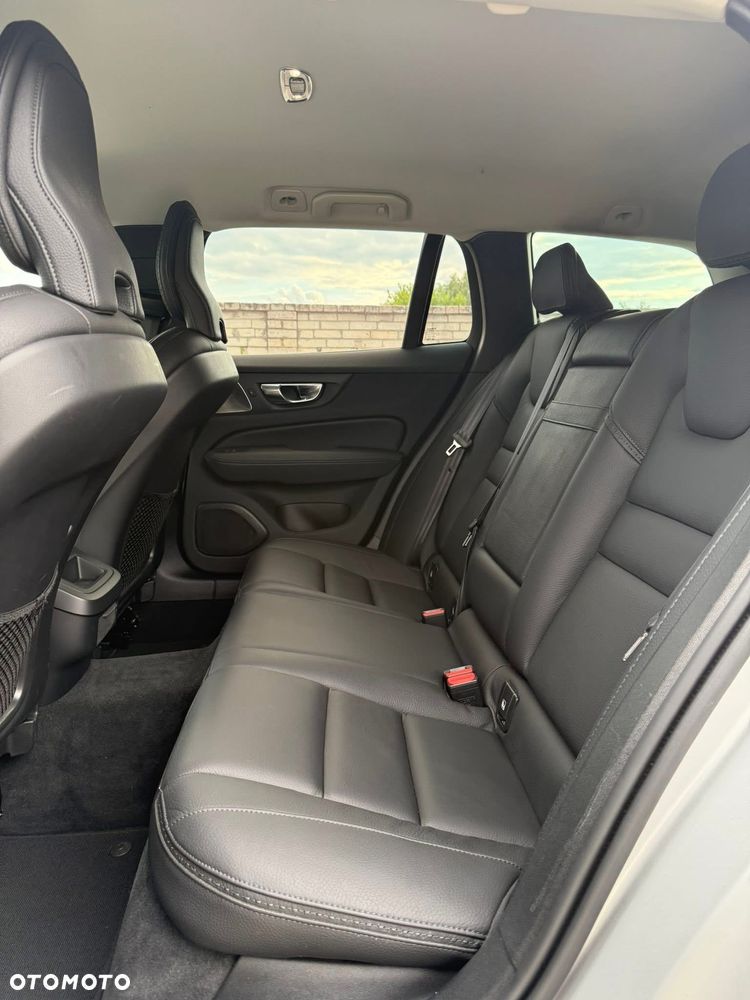 Volvo V60 Cross Country - 11