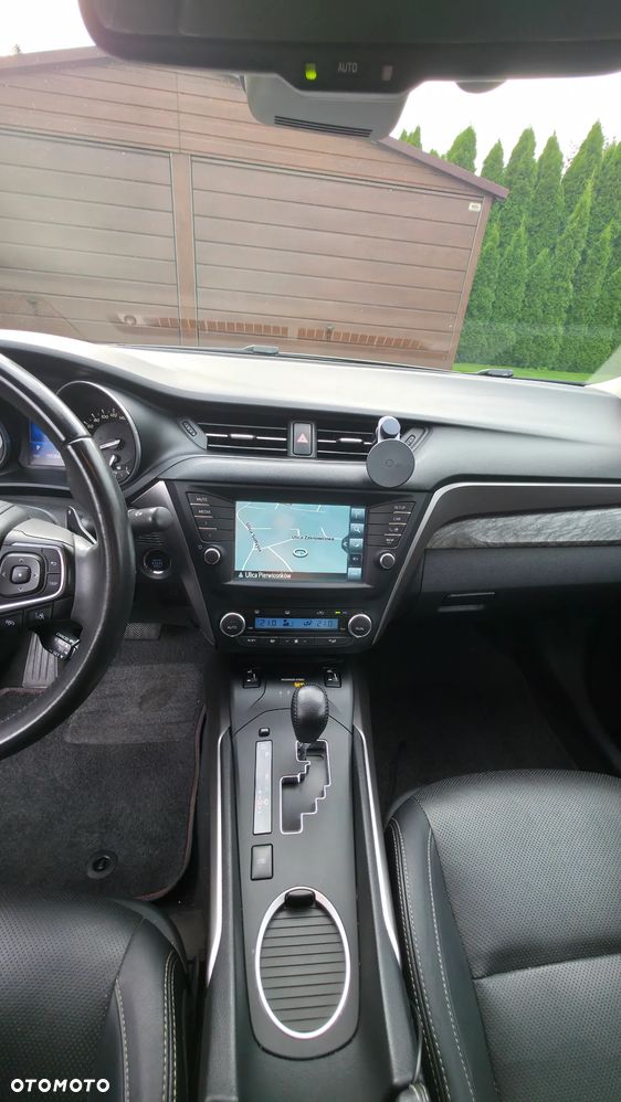 Toyota Avensis 2.0 Premium MS - 25