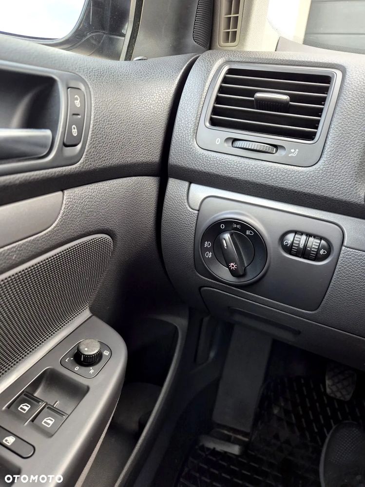 Volkswagen Golf - 28