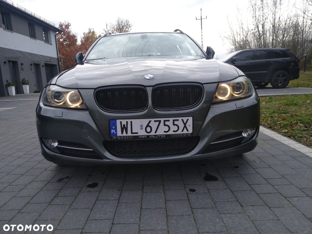 BMW Seria 3 318d DPF Touring - 21
