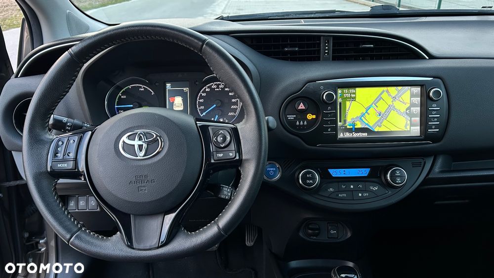 Toyota Yaris Hybrid 100 Business Edition - 34