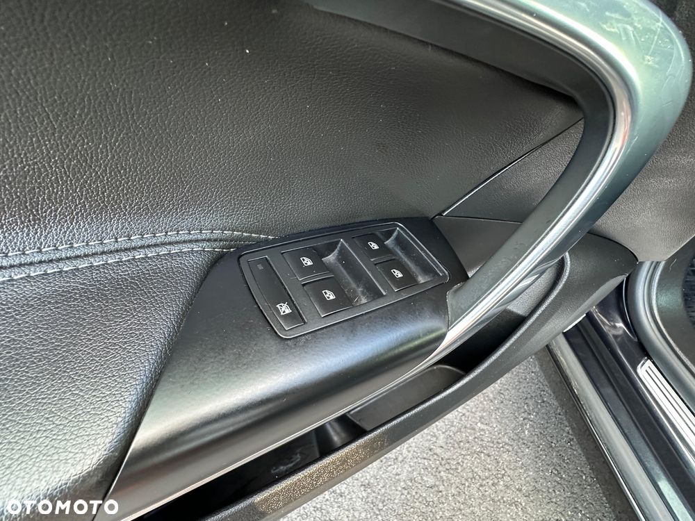 Opel Insignia - 30