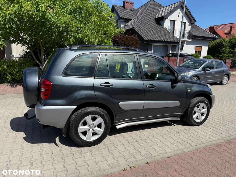 Toyota RAV4 D-4D 4x4 - 16