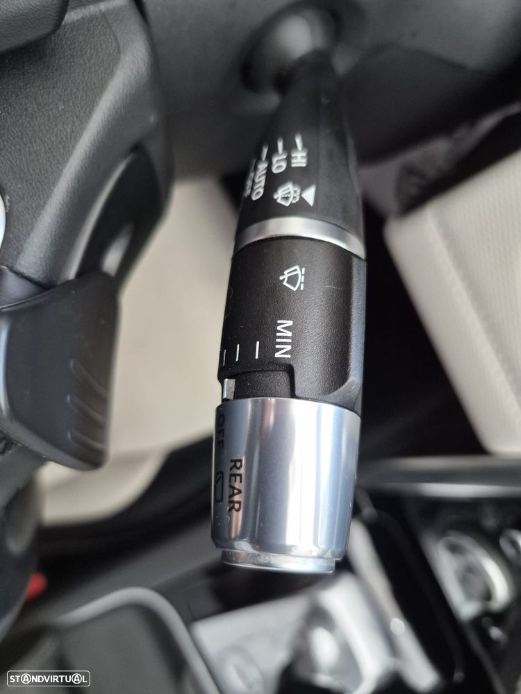 Land Rover Discovery Sport P300e R-Dynamic S - 39