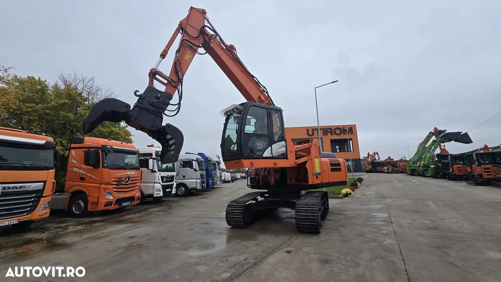 Hitachi GRAIFER deschidere 1,5m pe SENILE, cabina INALTIBILA, Masa operationala 20,3tone, LANT NOU, PAPUCI NOI, Gresare automata, Camera spate, 2017, 8.575h, cupla rapida, motor Isuzu 174CP, 3 pompe HITACHI, posibilitate leasing, STARE FOARTE BUNA-89.900 EUR - 2