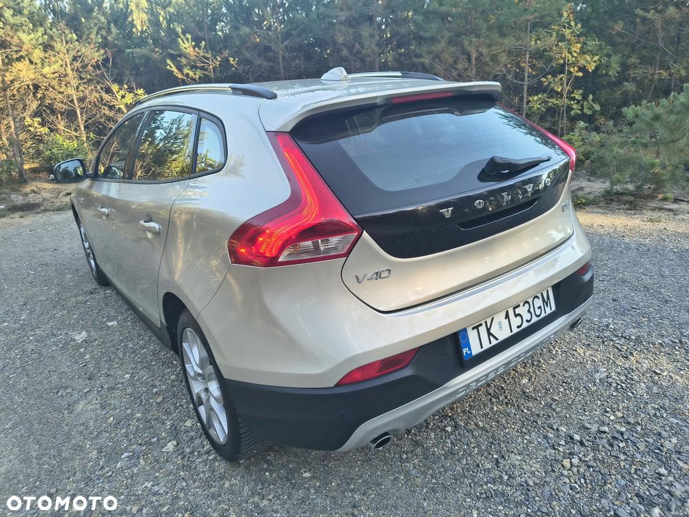Volvo V40 Cross Country - 15