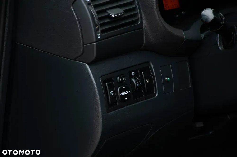 Toyota Avensis 1.8 VVT-i Combi - 35