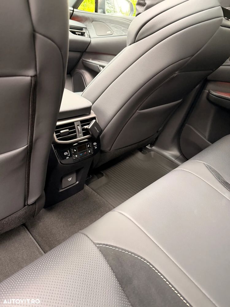 Lexus Seria RX - 8