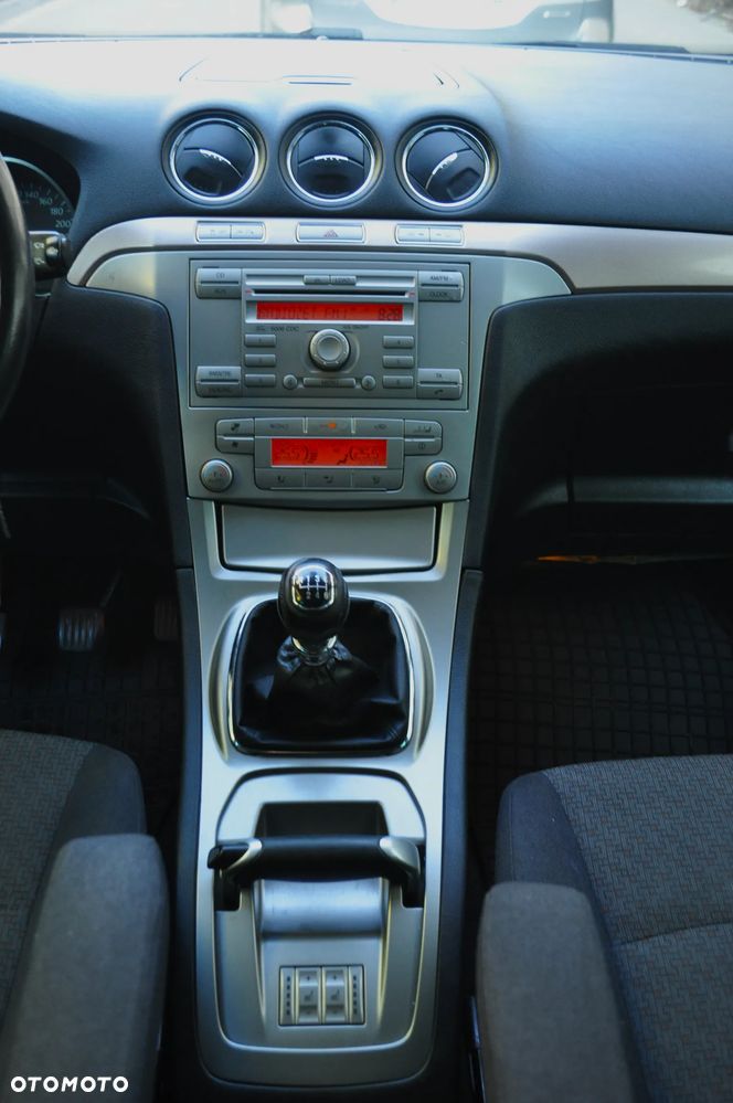 Ford Galaxy 2.0 TDCi Ghia - 23