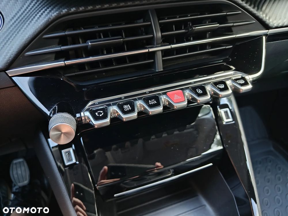 Peugeot 208 TURBO 100 Allure - 24