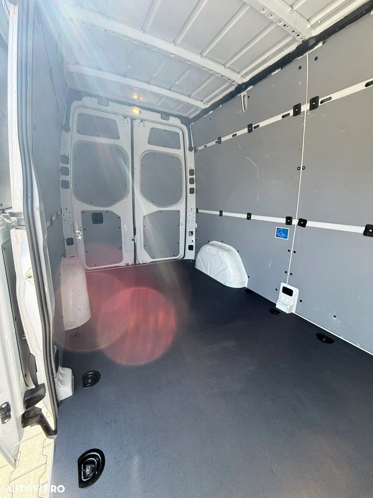 Mercedes-Benz eSprinter - 12