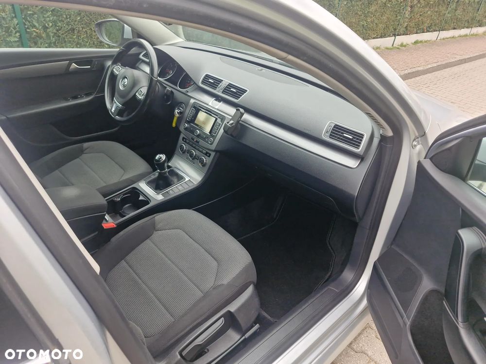 Volkswagen Passat 2.0 TDI DPF BlueMotion Technology Trendline - 35