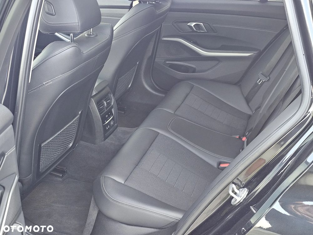 BMW Seria 3 318d Sport Line - 19