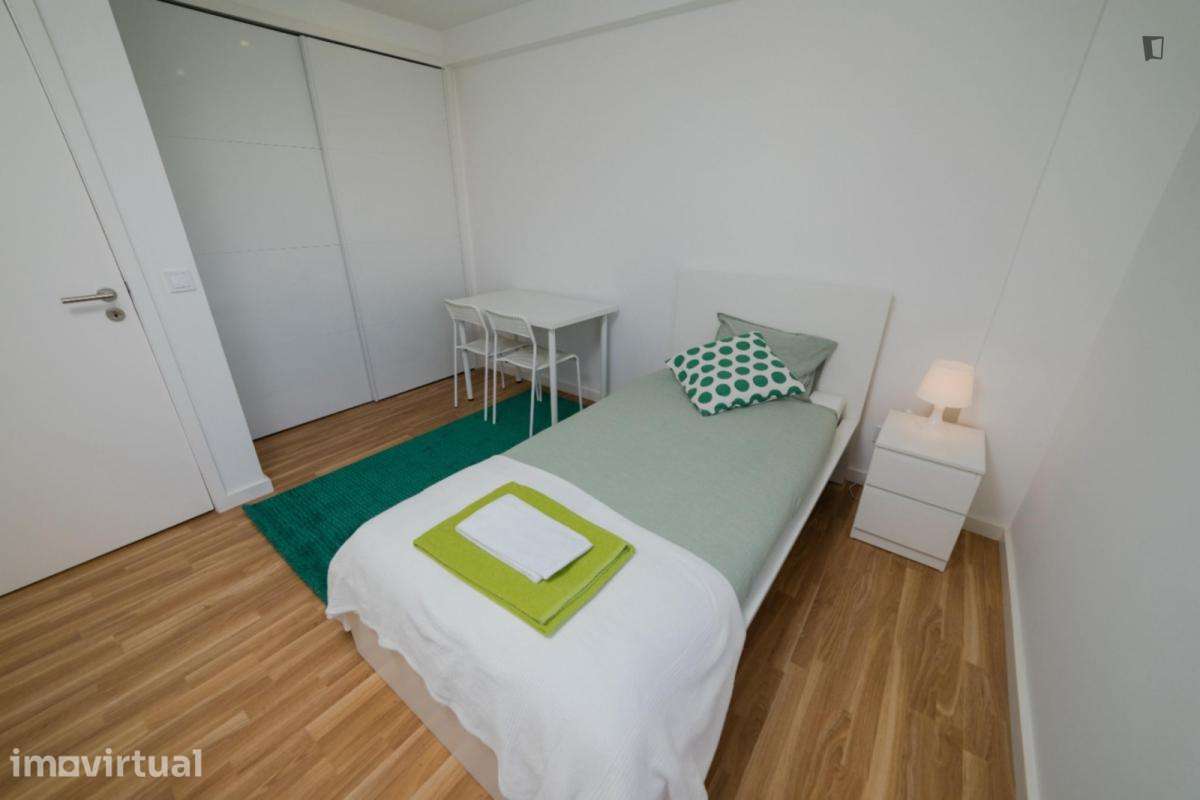 Quarto - localizado em Paranhos Porto - Grande imagem: 3/20