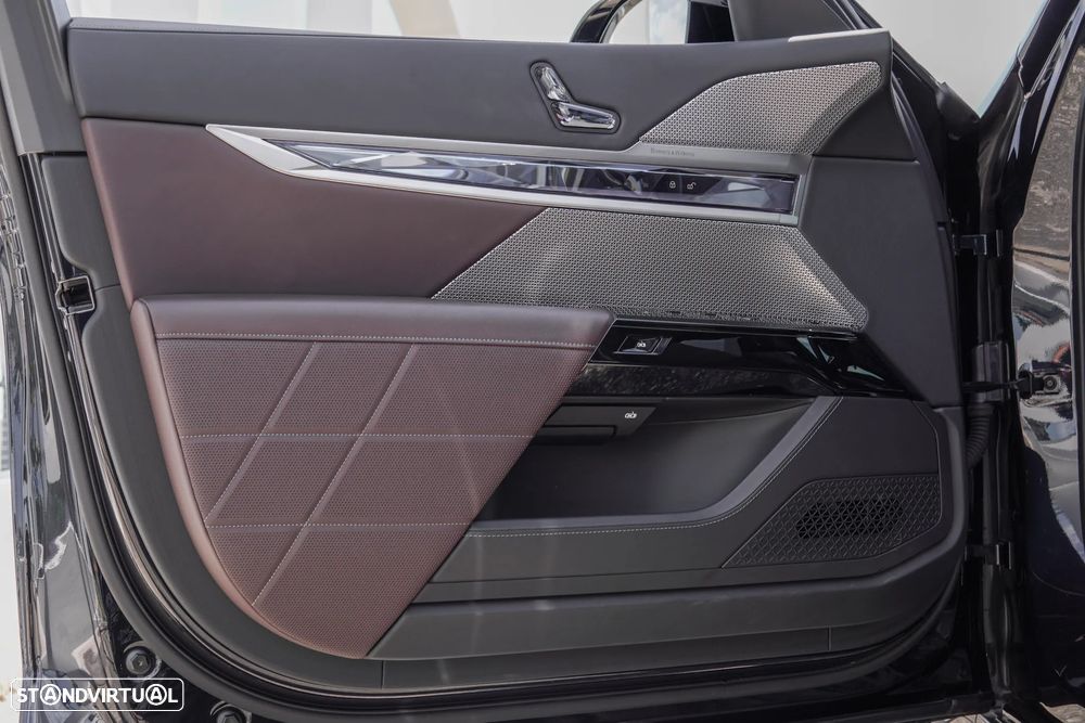 BMW 760 M760e xDrive - 12