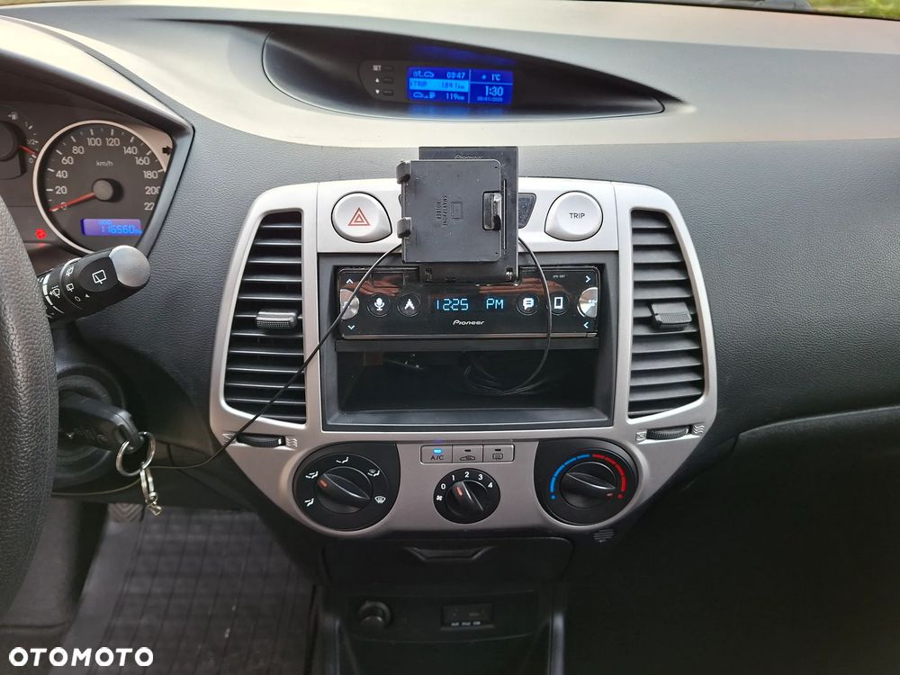 Hyundai i20 1.2 UEFA EURO 2012 Edition - 19