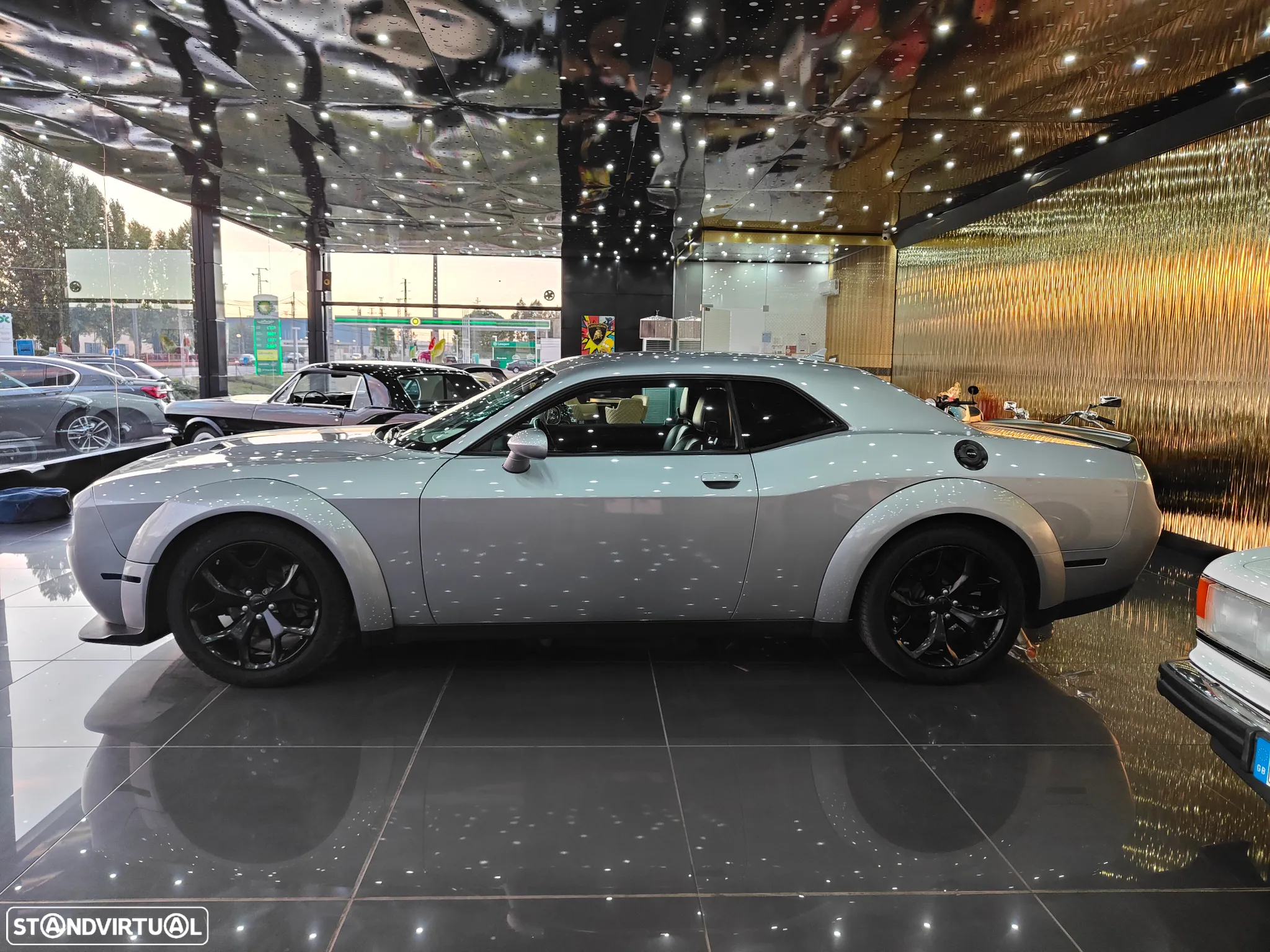 Dodge Challenger Auto SXT Plus - 4