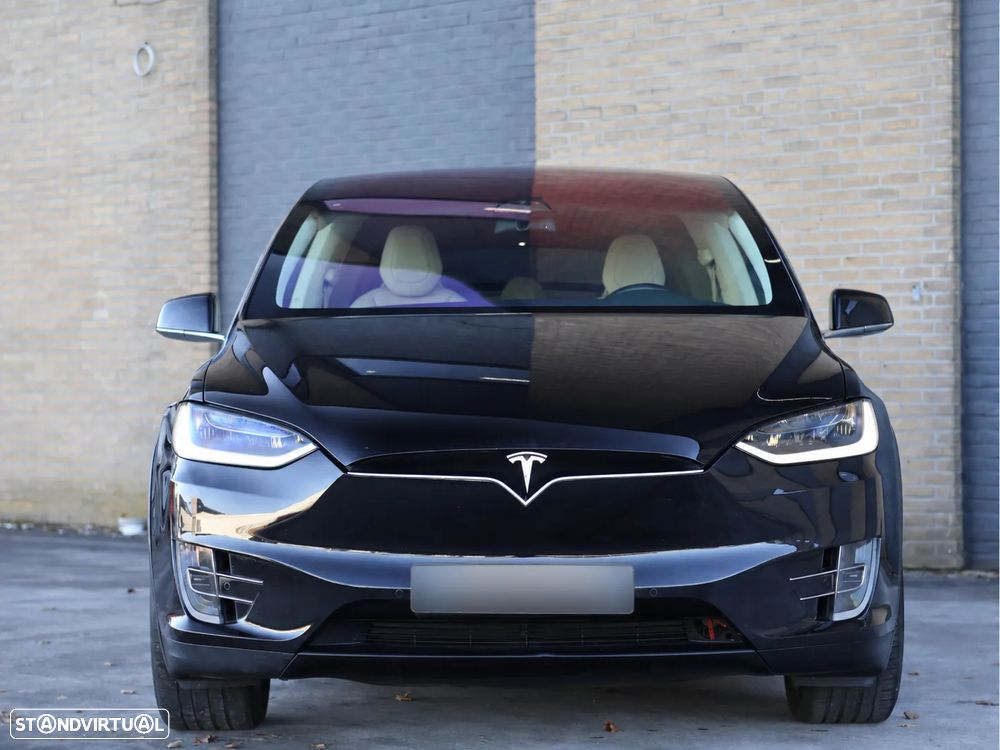 Tesla Model X 90D - 7