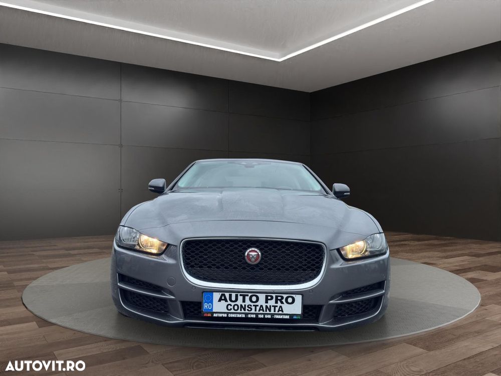Jaguar XE - 15