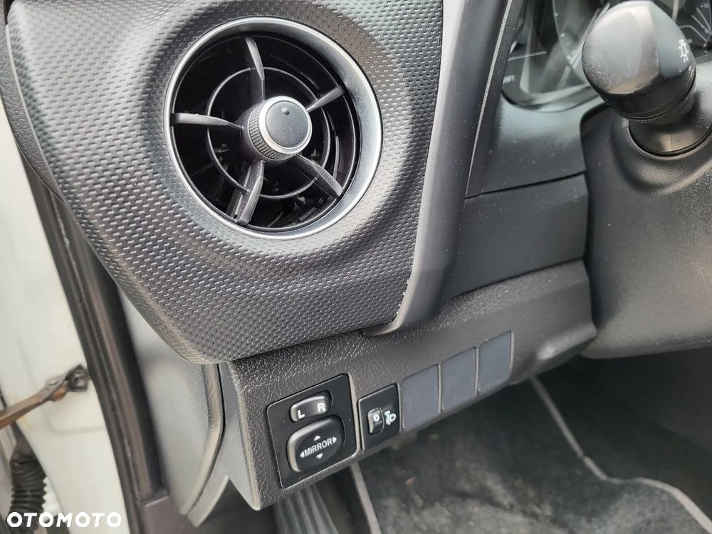 Toyota Auris 1.33 Dual-VVT-i Cool - 13