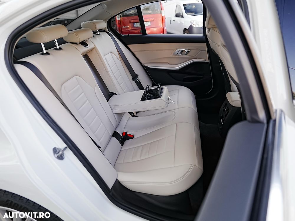 BMW Seria 3 330e Aut. Luxury Line - 18