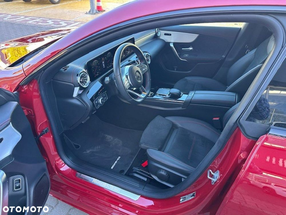 Mercedes-Benz CLA - 12