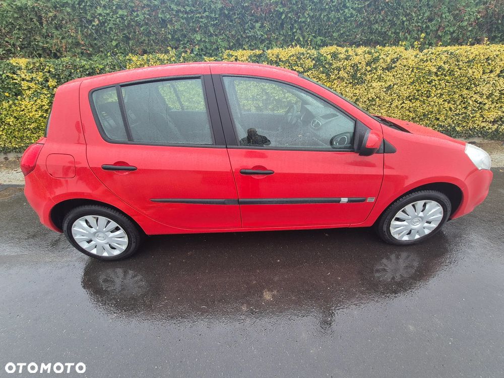 Renault Clio 1.2 16V Campus - 2