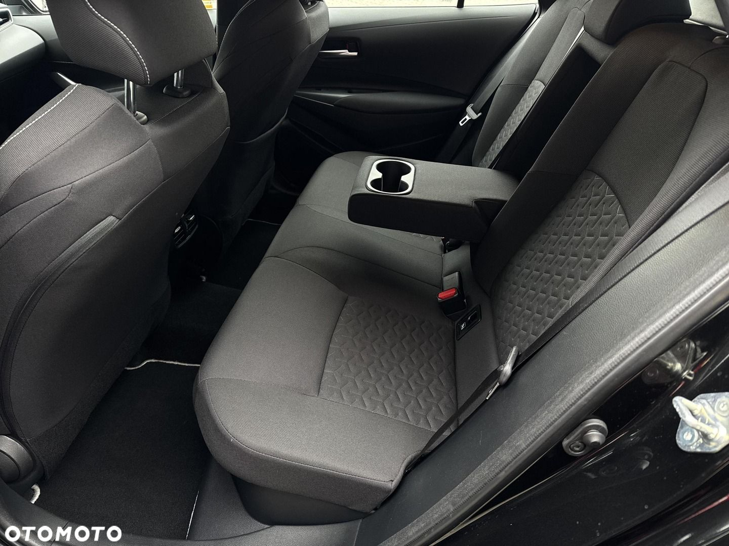 Toyota Corolla 1.8 Hybrid Comfort - 33