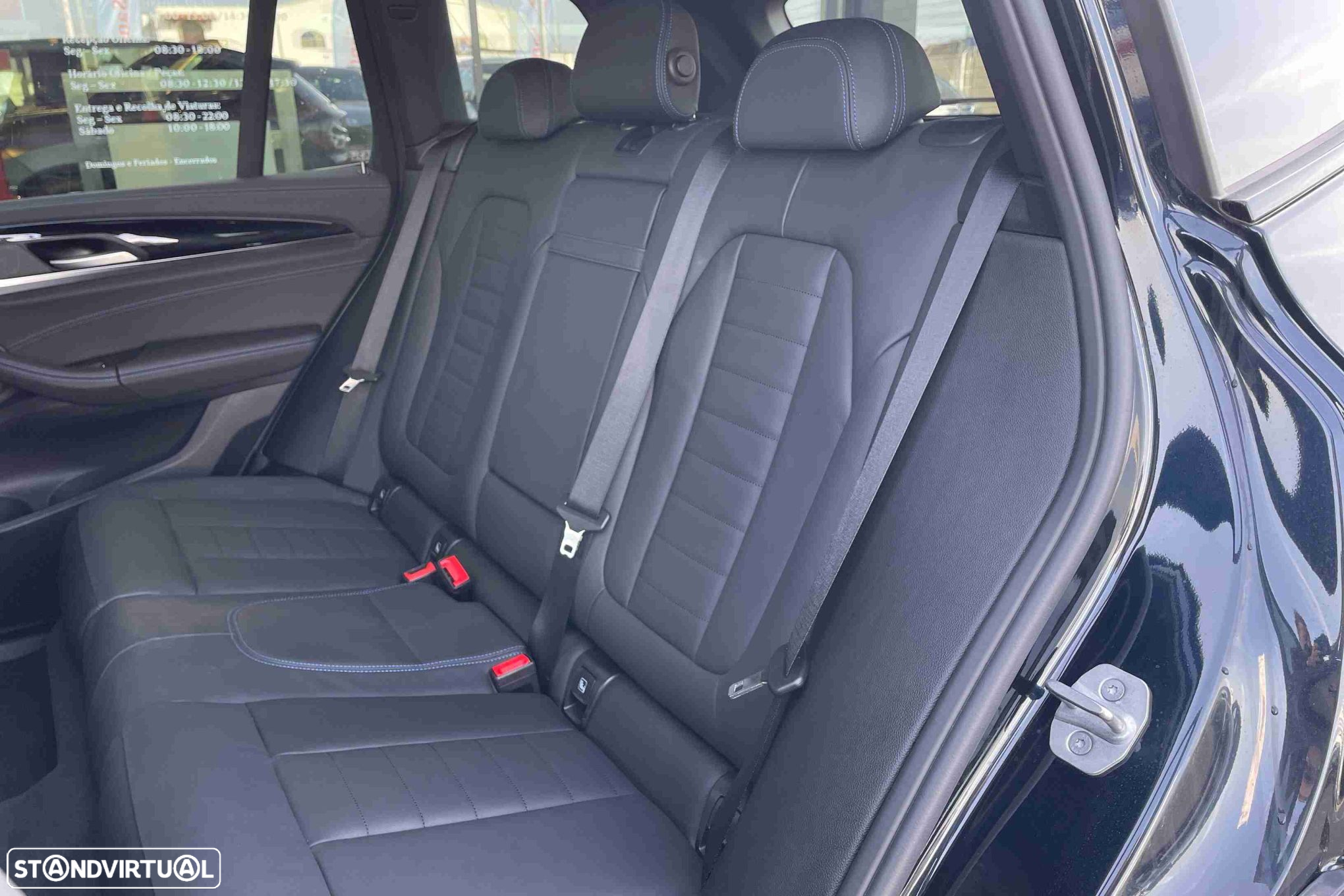 BMW iX3 - 11