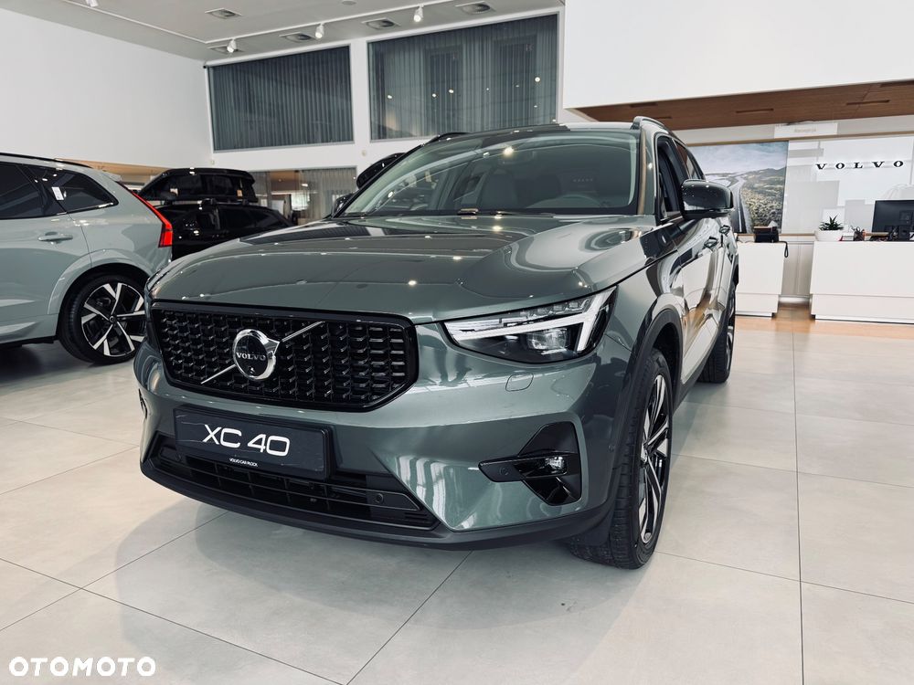 Volvo XC 40 B3 Ultra Dark - 1