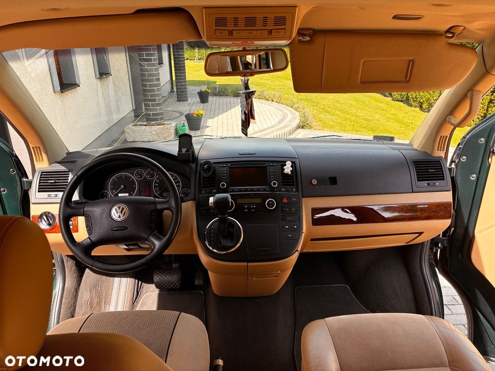 Volkswagen Multivan - 13