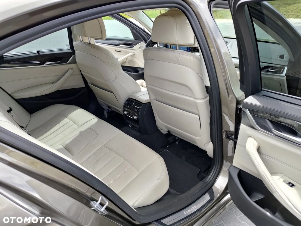 BMW Seria 5 530i xDrive Luxury Line - 12