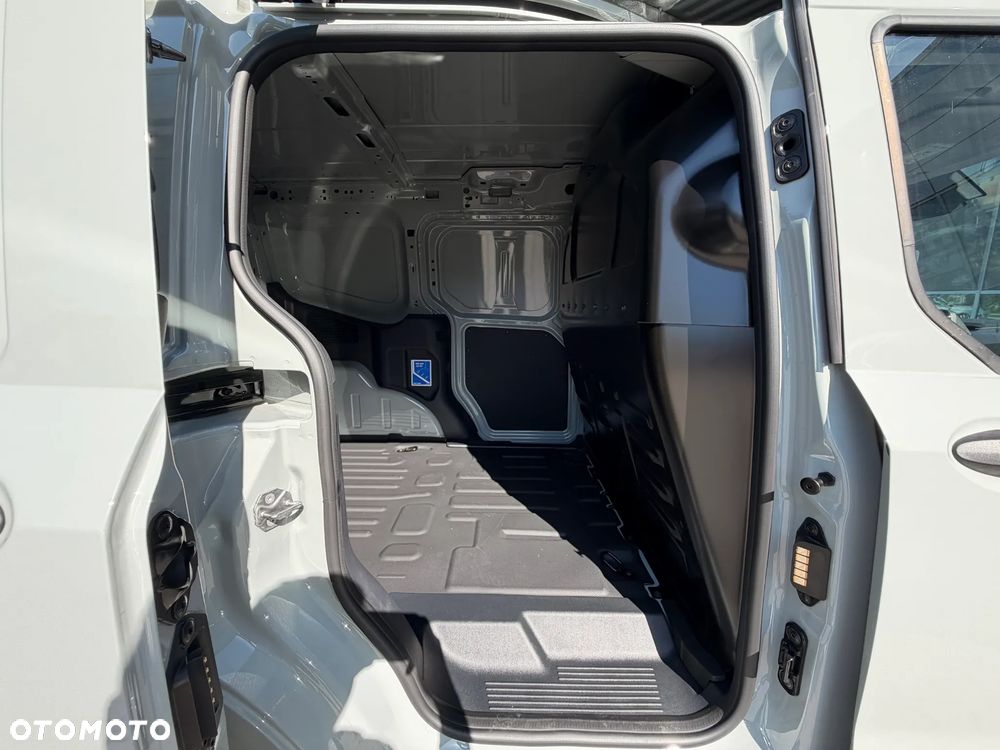 Ford Transit Courier - 10