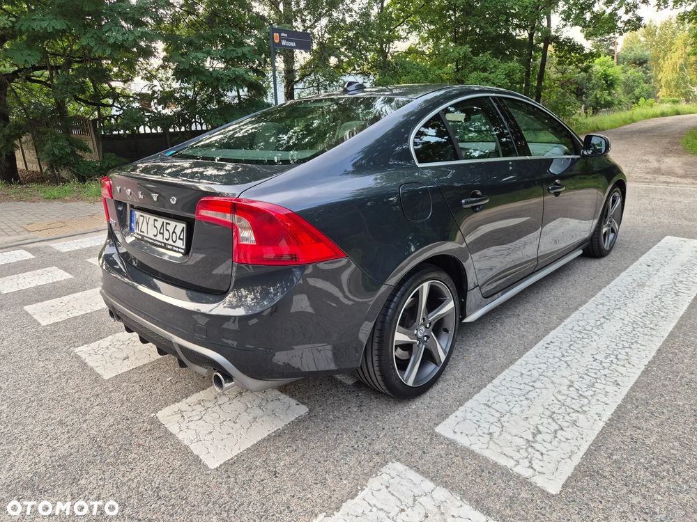 Volvo S60 D2 R-Design - 4