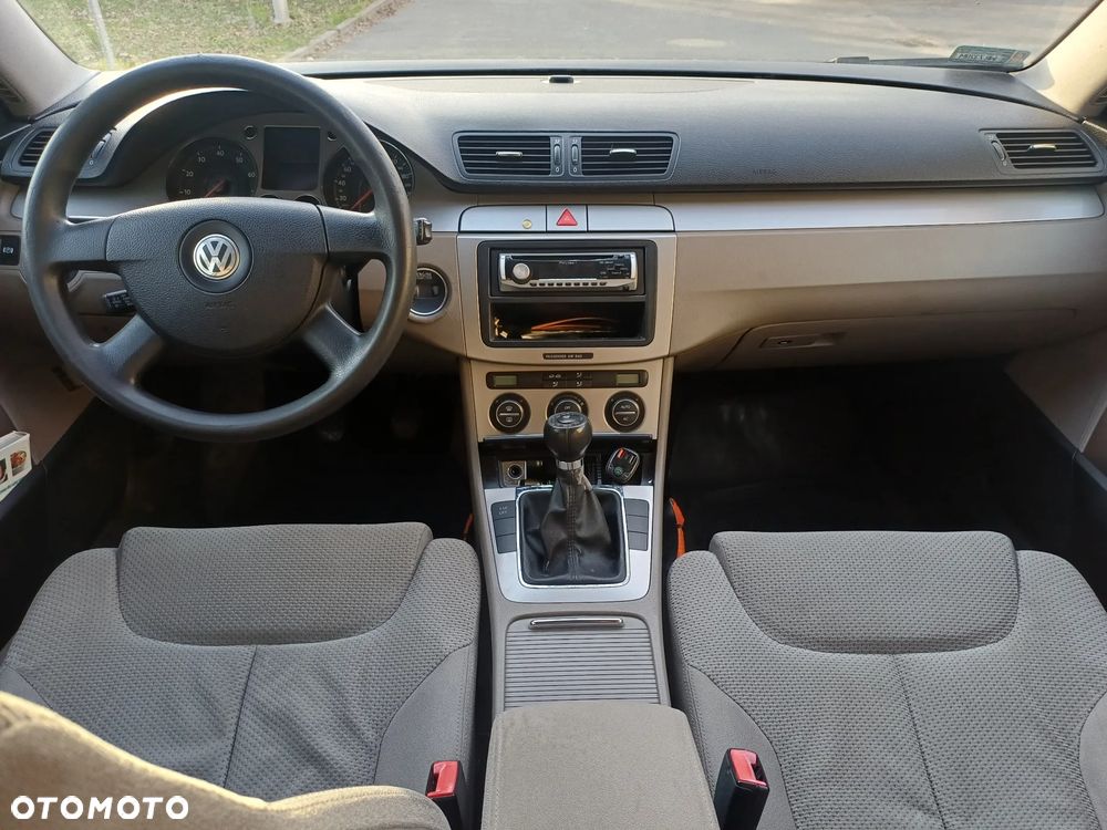 Volkswagen Passat - 9