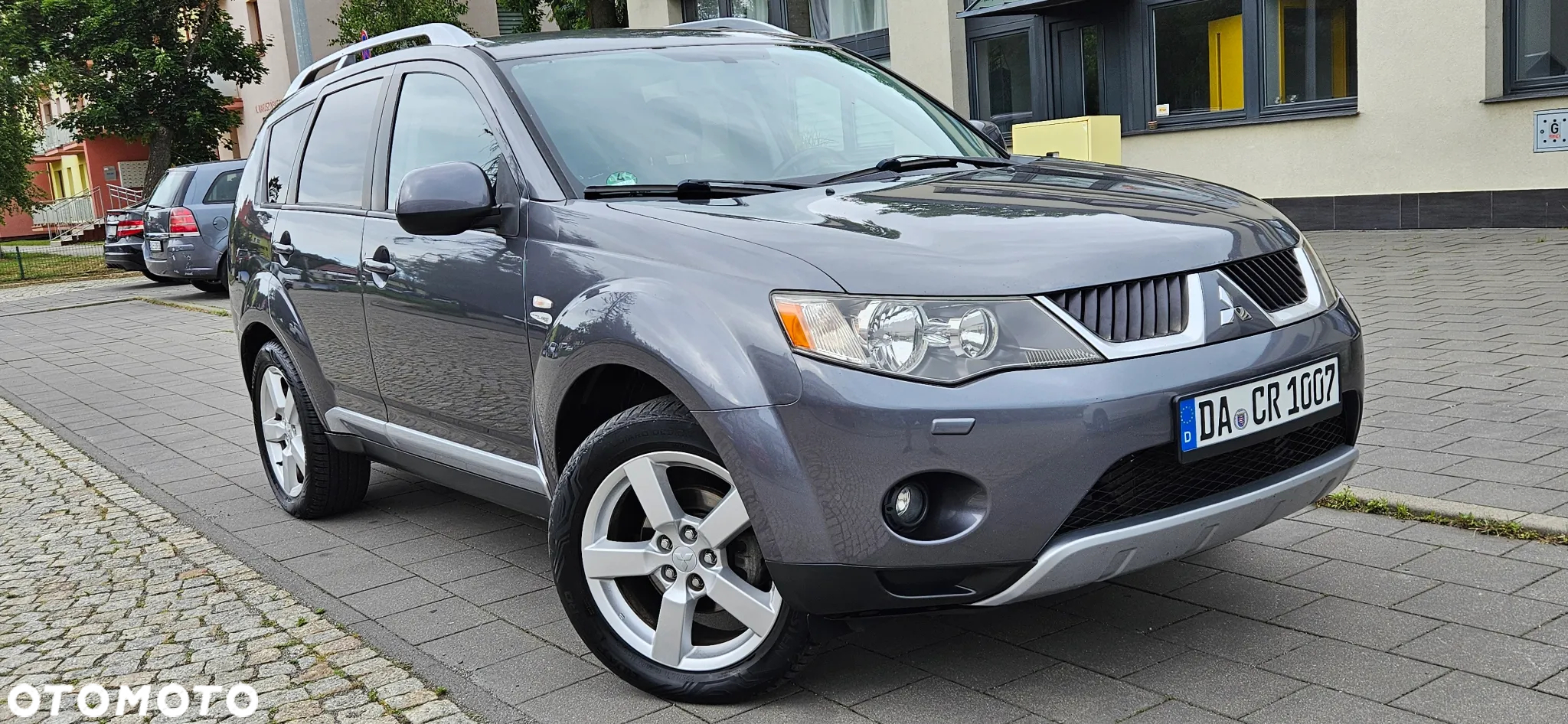 Mitsubishi Outlander 2.0 DI-D 4WD Intense - 2