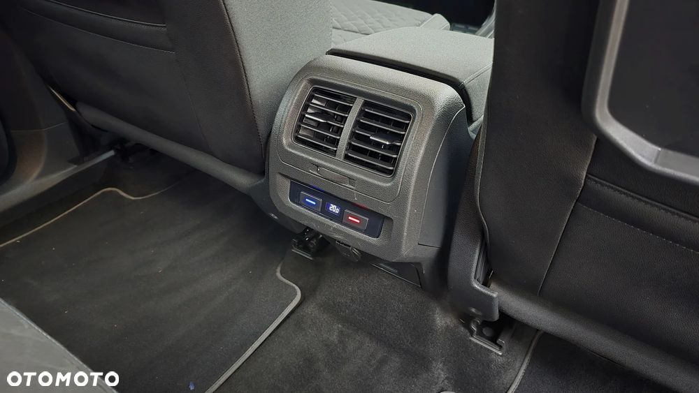 Volkswagen Touran 2.0 TDI BMT IQ Drive DSG - 19