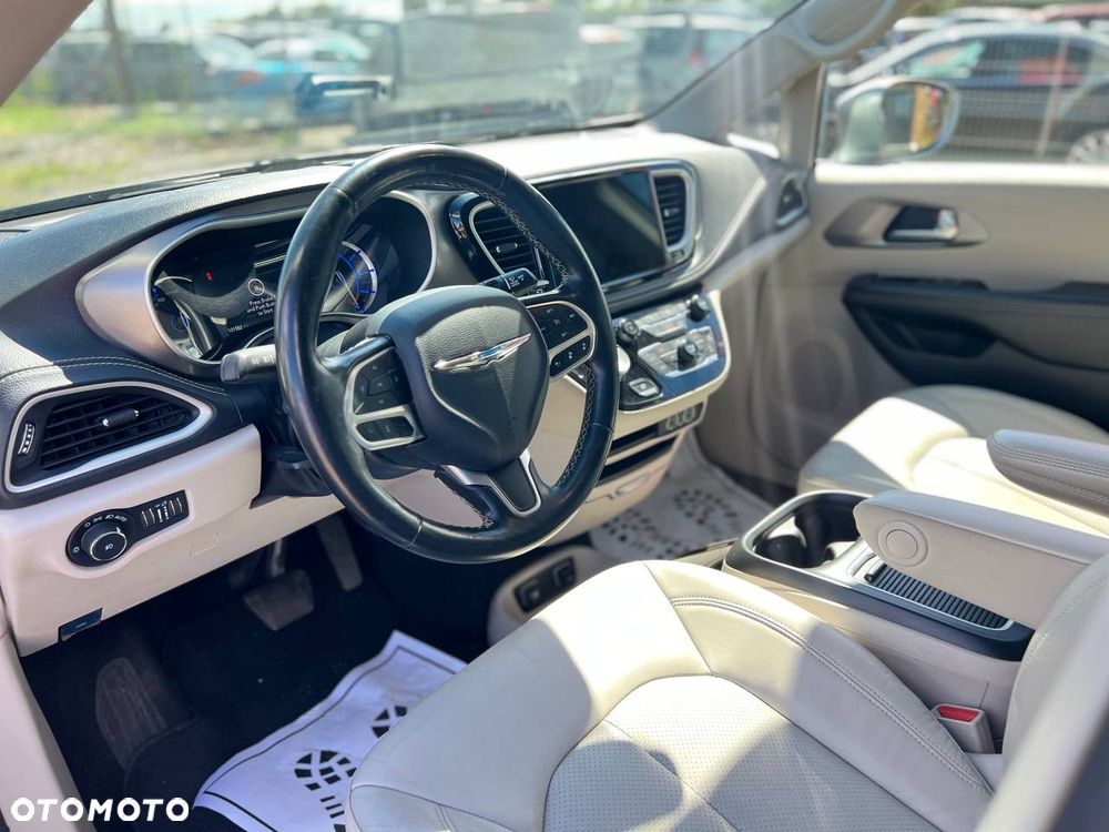 Chrysler Pacifica - 19