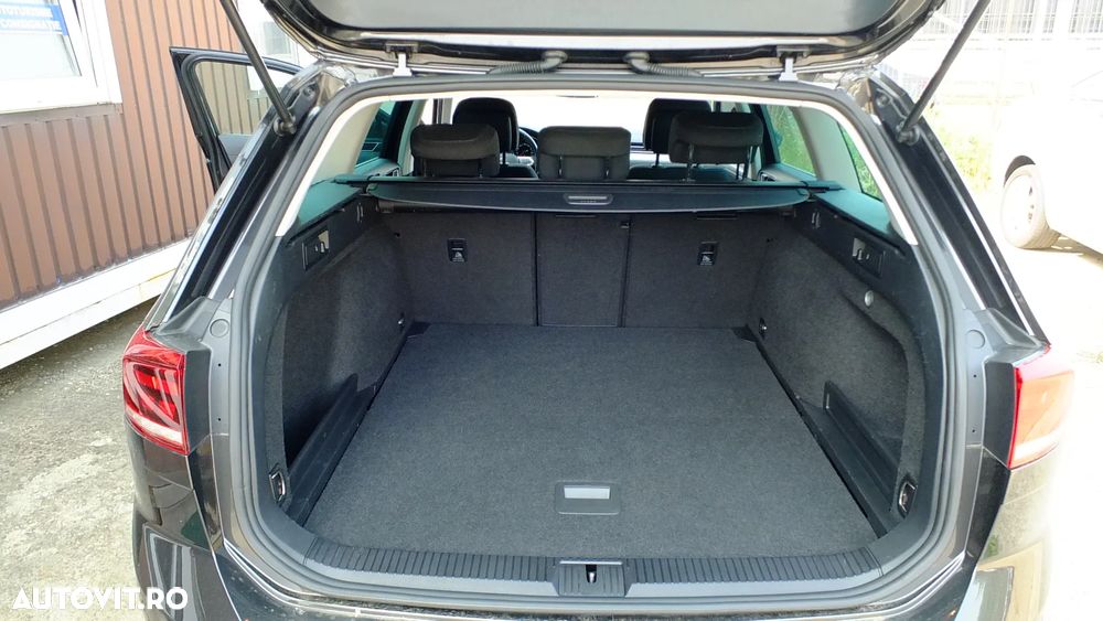 Volkswagen Passat Variant 2.0 TDI SCR DSG BlueMotion Comfortline - 27