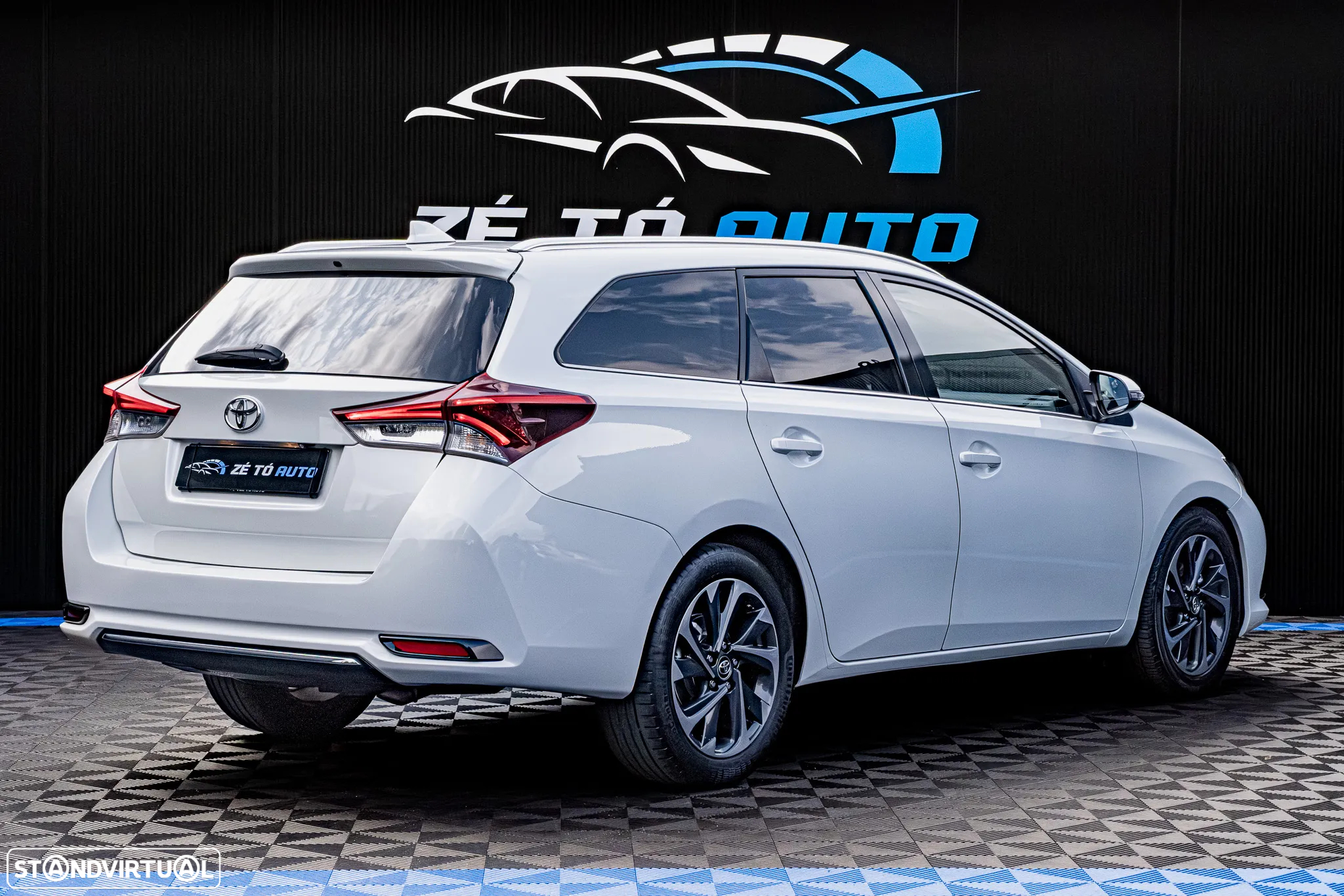 Toyota Auris Touring Sports 1.4 D-4D Com+P.Sport - 2
