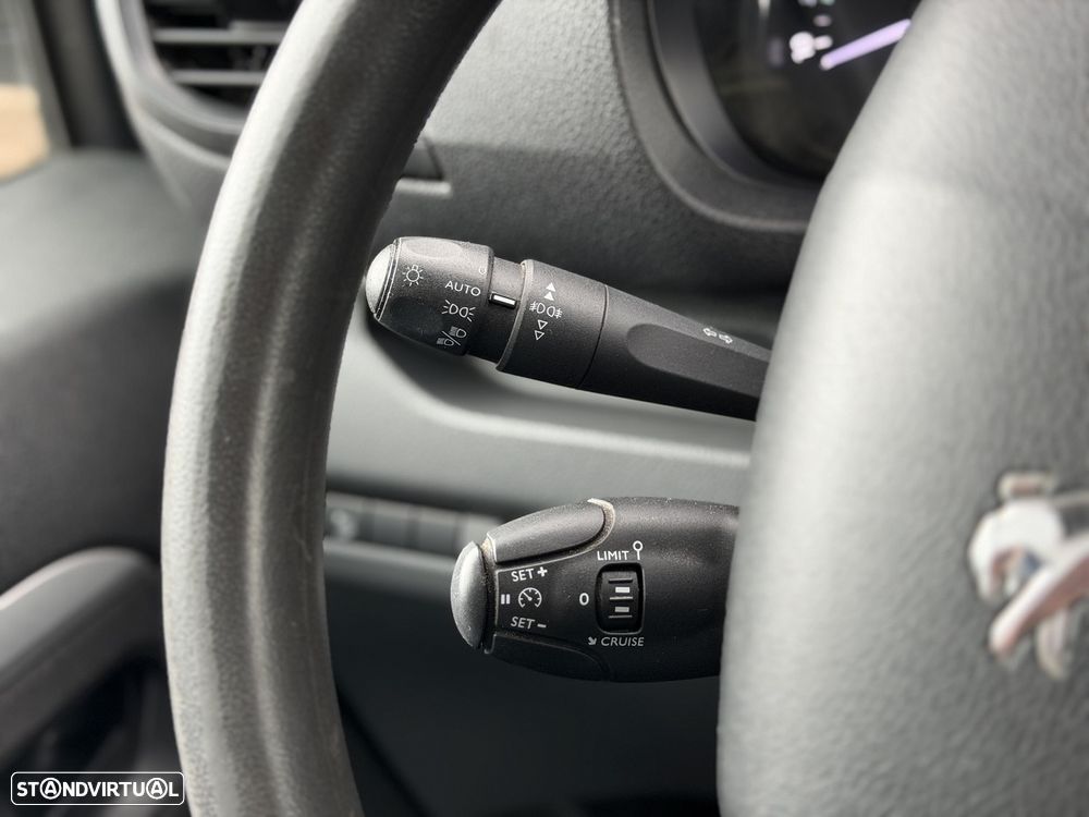 Peugeot Expert 1.5 BlueHDi 120HP 6 Lugares - 17