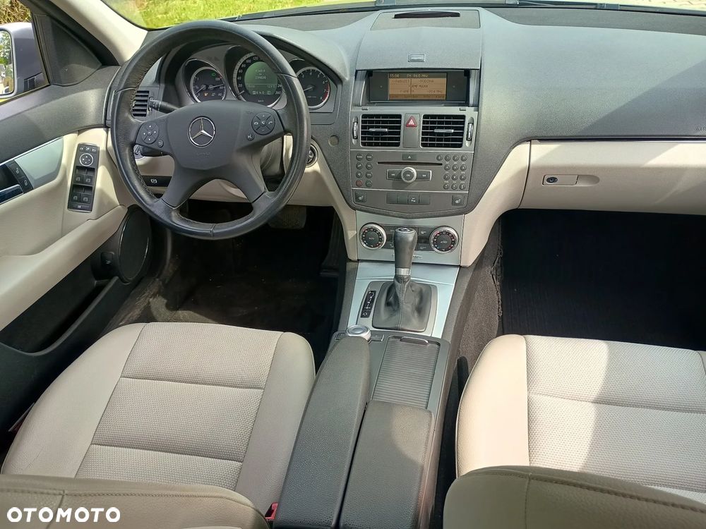 Mercedes-Benz Klasa C 180 CGI Automatik BlueEFFICIENCY Avantgarde - 16
