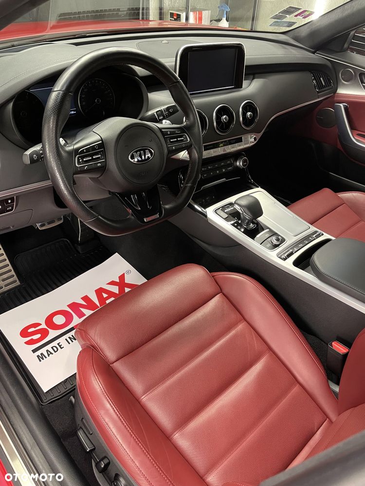 Kia Stinger - 10