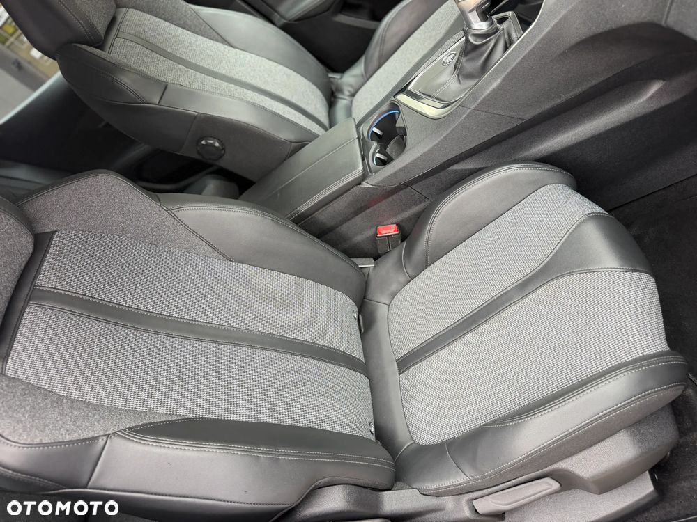 Peugeot 3008 1.2 PureTech Allure S&S - 32