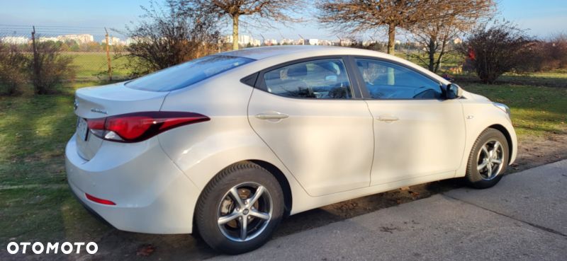 Hyundai Elantra 1.6 Classic + - 1