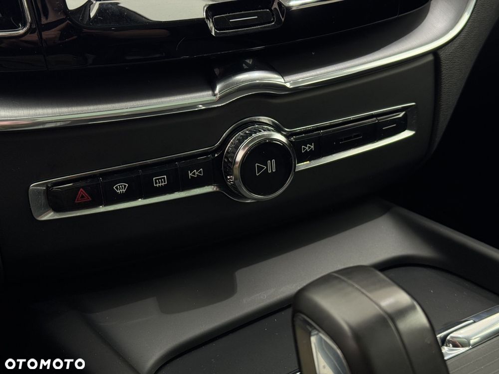 Volvo XC 60 T6 Plug-In Hybrid AWD Inscription - 25