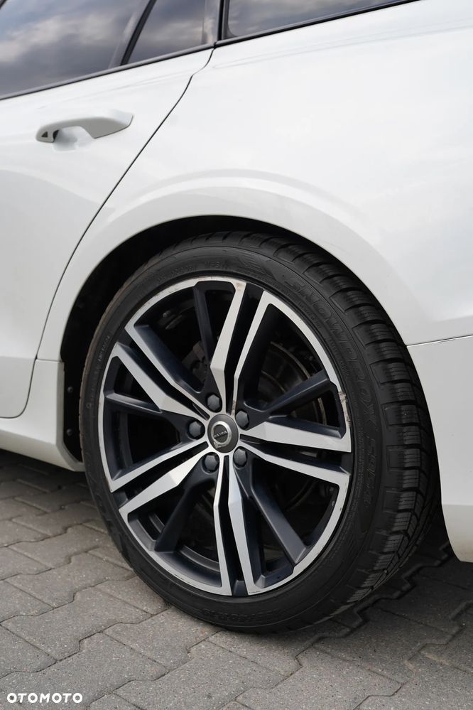 Volvo V60 D4 AWD R-Design - 30