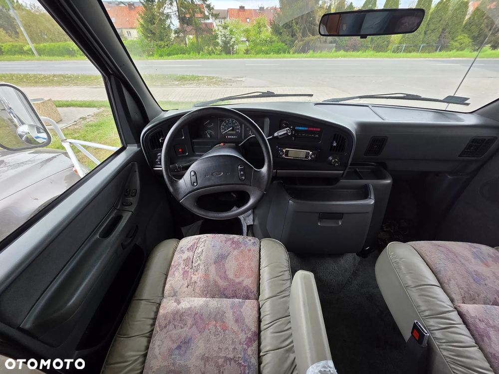 Ford Econoline - 13