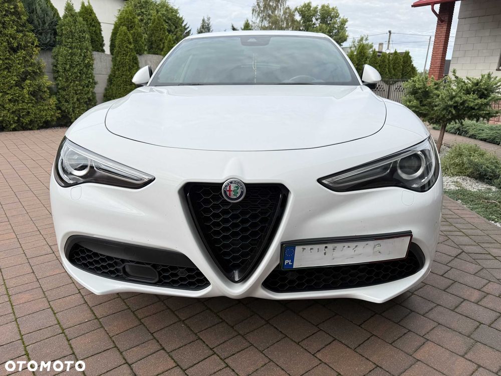 Alfa Romeo Stelvio - 1